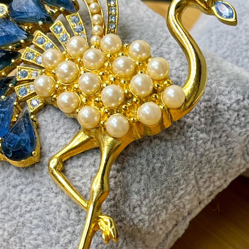 VTG RARE 1928 Elegant Gold and Blue Peacock Brooch - Picture 10 of 16